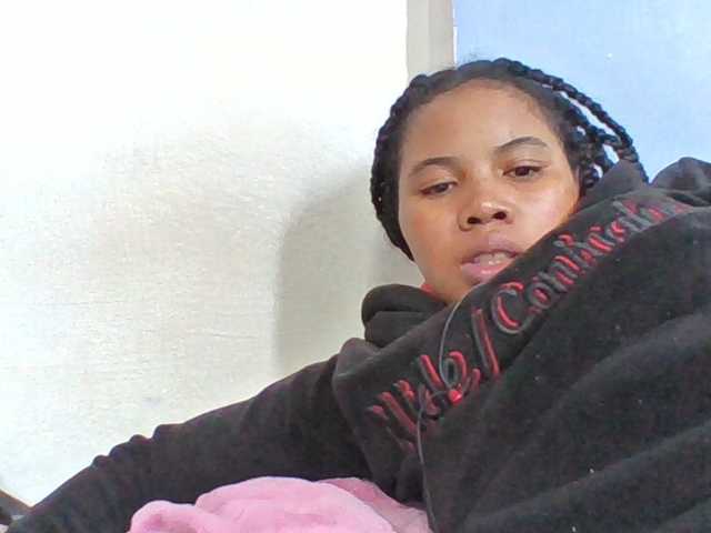 Juliah1a live cam on BongaCams