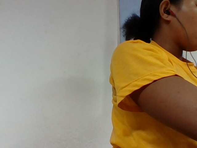 Juliah1a live cam on BongaCams