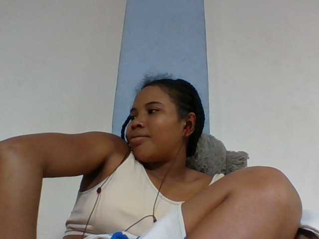 Juliah1a live cam on BongaCams