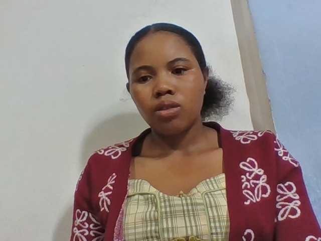 Juliah1a live cam on BongaCams