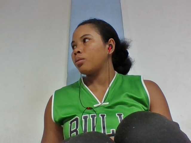 Juliah1a live cam on BongaCams