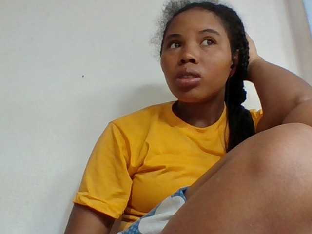 Juliah1a live cam on BongaCams