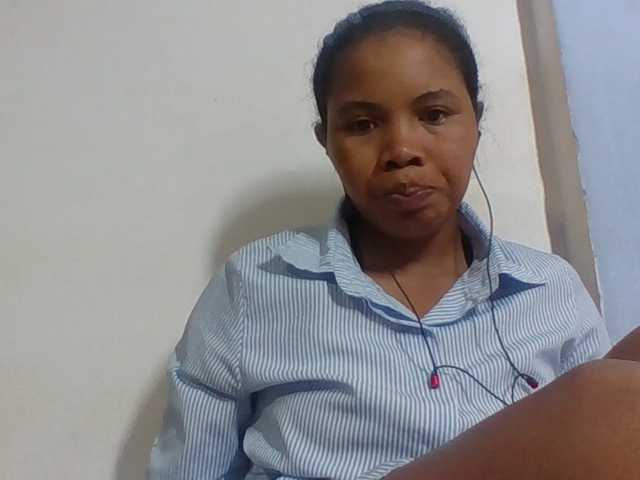 Juliah1a live cam on BongaCams