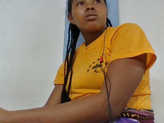 Juliah1a live cam on BongaCams