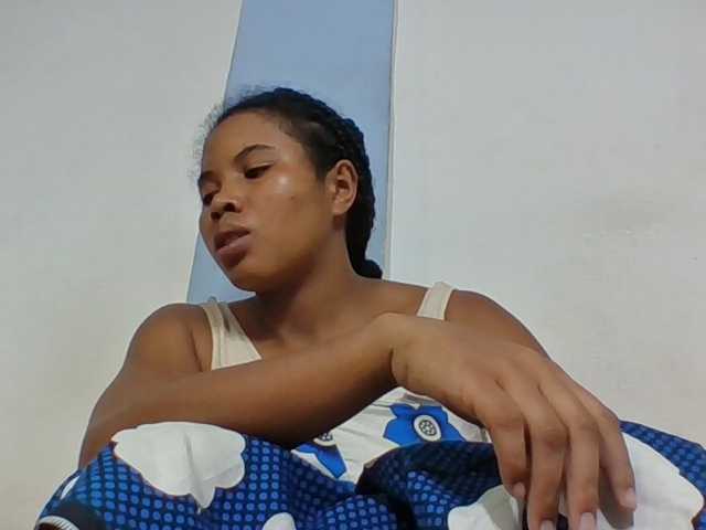 Juliah1a live cam on BongaCams