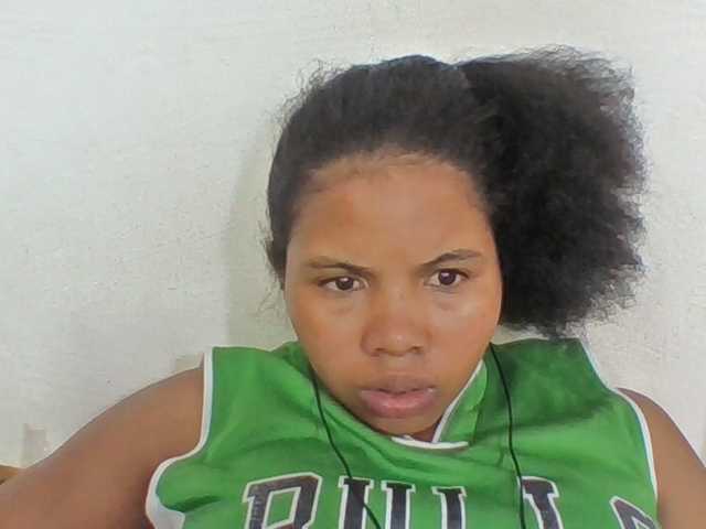 Juliah1a live cam on BongaCams