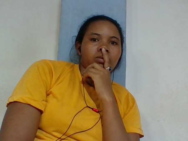 Juliah1a live cam on BongaCams