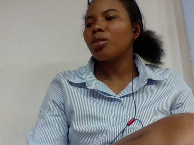 Juliah1a live cam on BongaCams