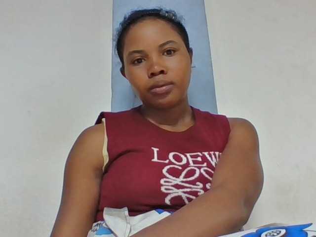 Juliah1a live cam on BongaCams