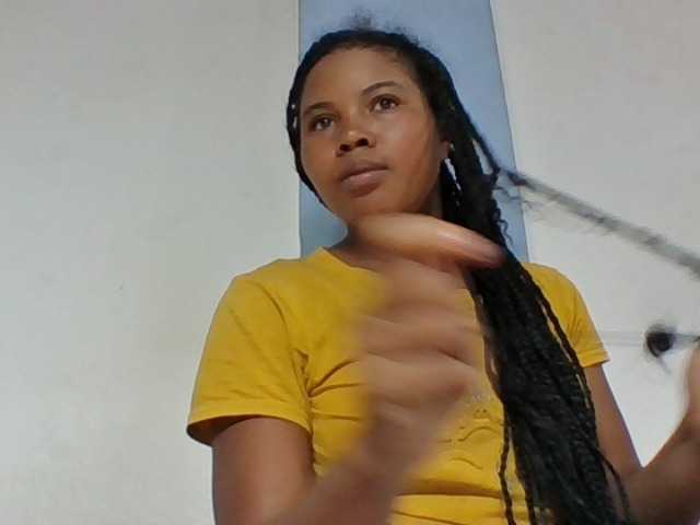 Juliah1a live cam on BongaCams
