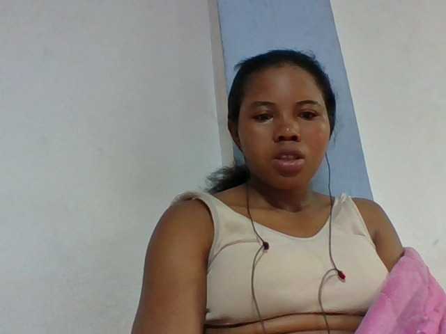 Juliah1a live cam on BongaCams