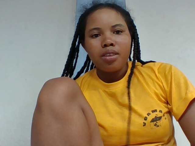 Juliah1a live cam on BongaCams