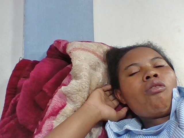 Juliah1a live cam on BongaCams