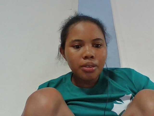 Juliah1a live cam on BongaCams