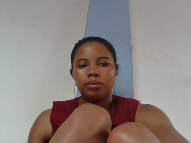 Juliah1a live cam on BongaCams