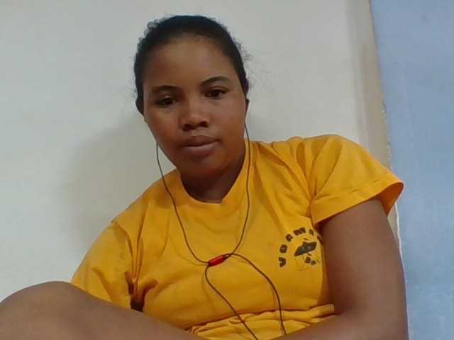 Juliah1a live cam on BongaCams