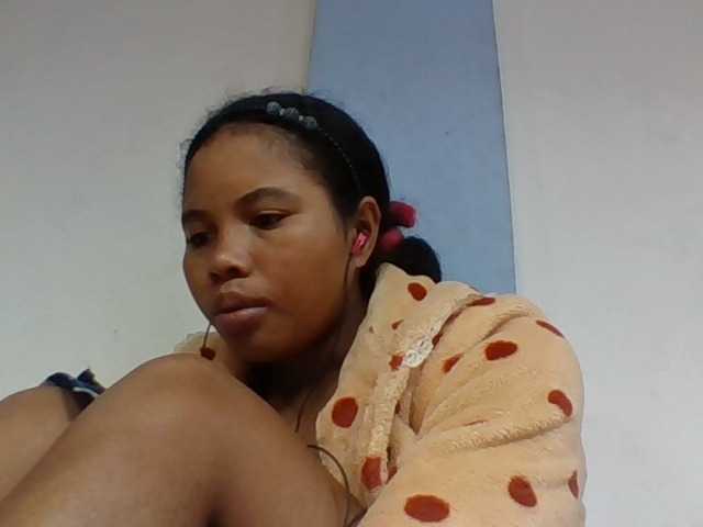 Juliah1a live cam on BongaCams
