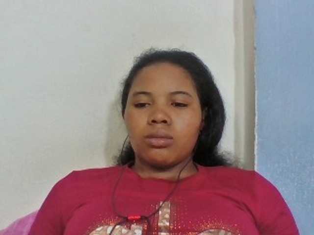 Juliah1a live cam on BongaCams