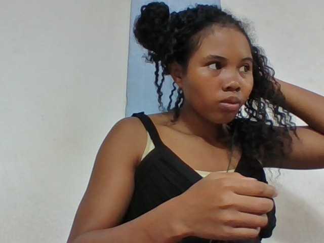 Juliah1a live cam on BongaCams