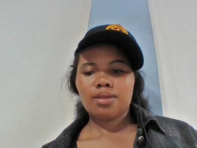 Juliah1a live cam on BongaCams