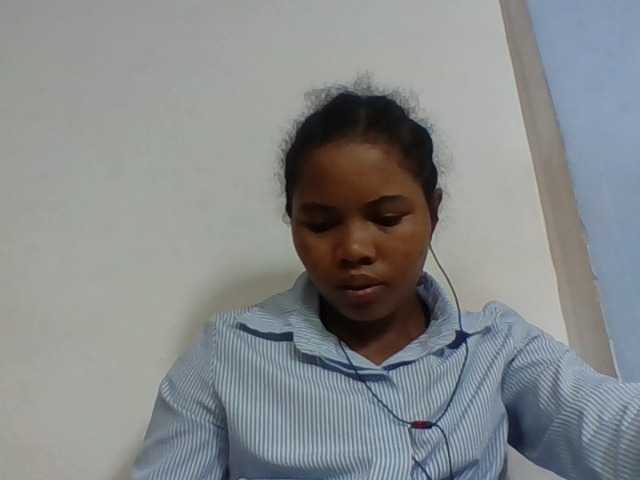 Juliah1a live cam on BongaCams