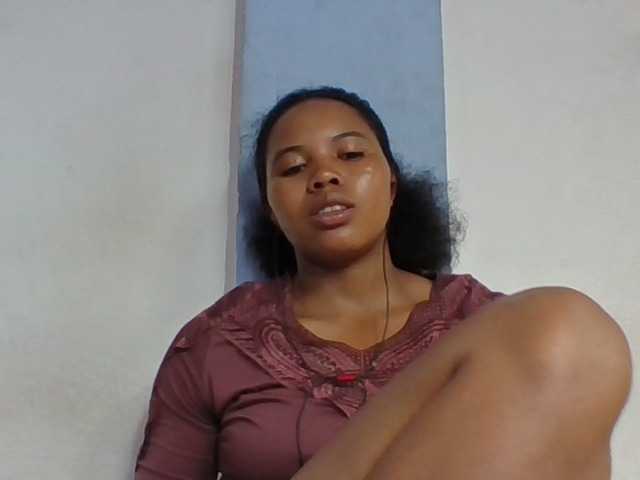 Juliah1a live cam on BongaCams