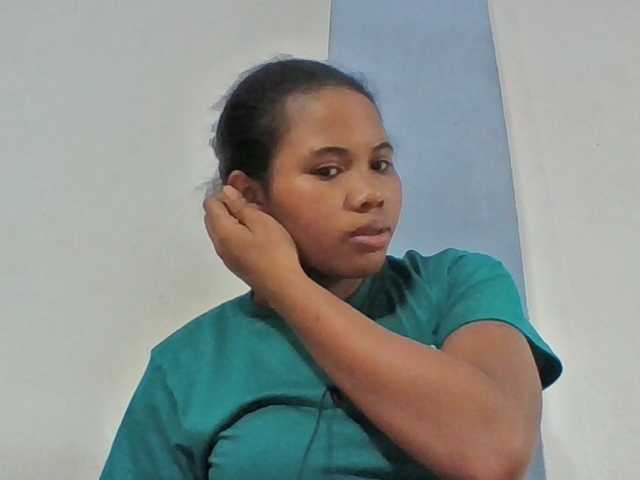 Juliah1a live cam on BongaCams