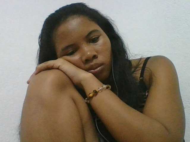Juliah1a live cam on BongaCams
