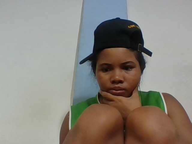 Juliah1a live cam on BongaCams