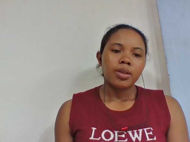 Juliah1a live cam on BongaCams