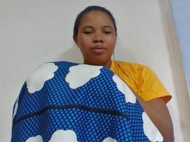 Juliah1a live cam on BongaCams