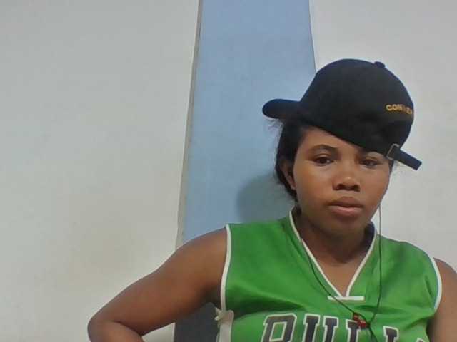 Juliah1a live cam on BongaCams