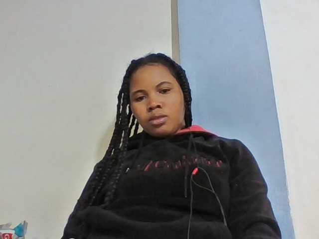 Juliah1a live cam on BongaCams