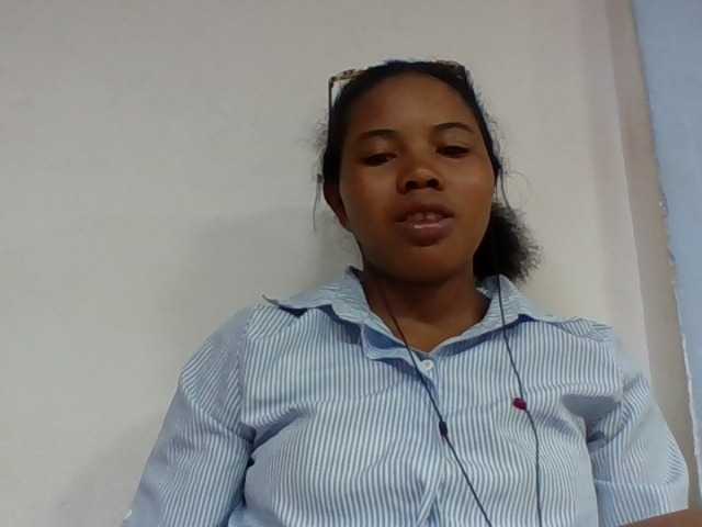 Juliah1a live cam on BongaCams
