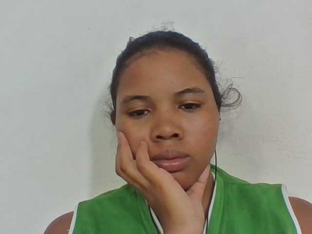 Juliah1a live cam on BongaCams