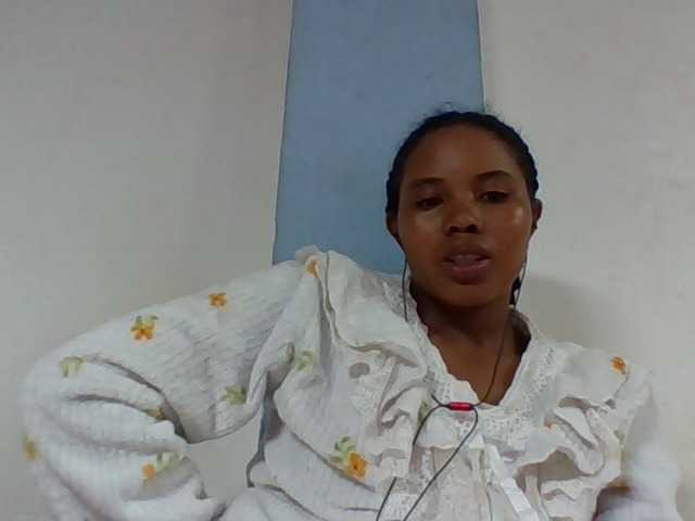 Juliah1a live cam on BongaCams