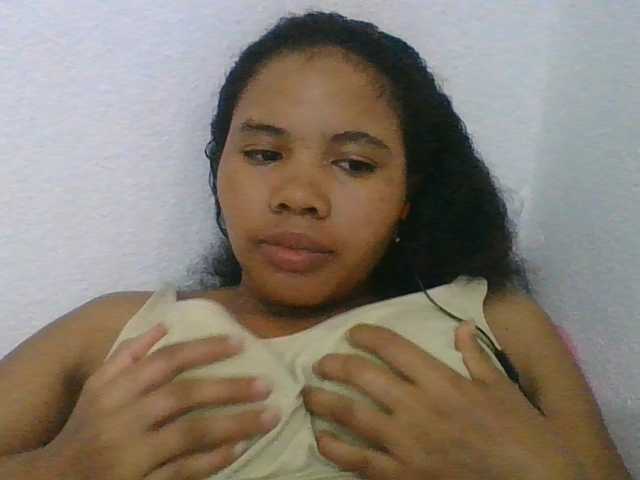 Juliah1a live cam on BongaCams