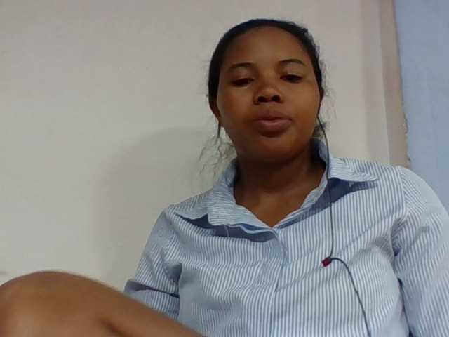 Juliah1a live cam on BongaCams