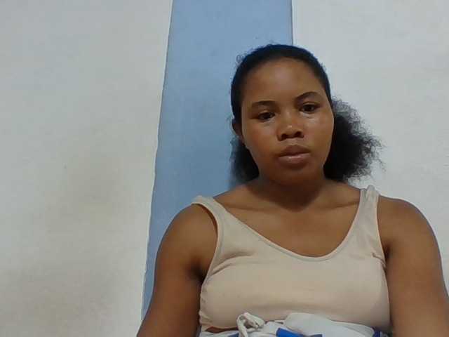 Juliah1a live cam on BongaCams