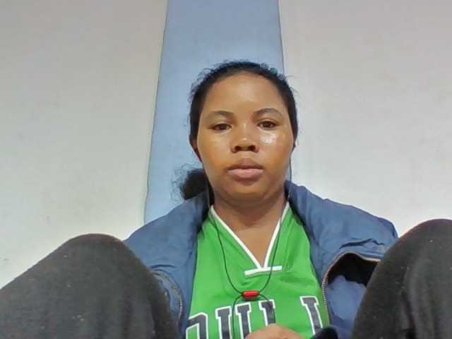 Juliah1a live cam on BongaCams