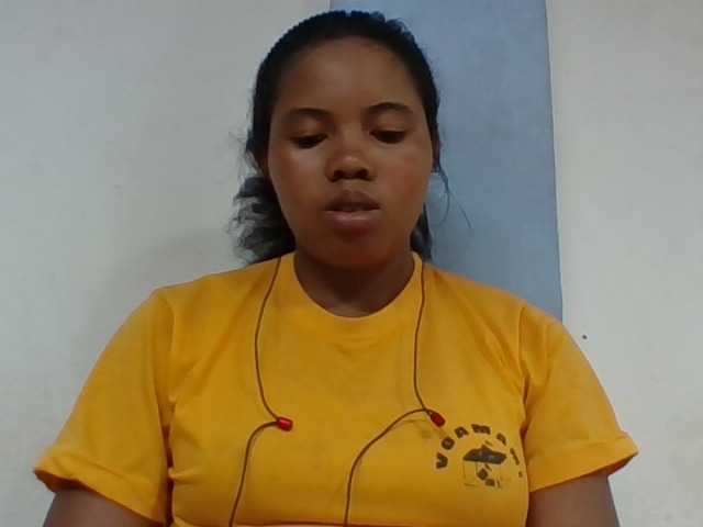 Juliah1a live cam on BongaCams