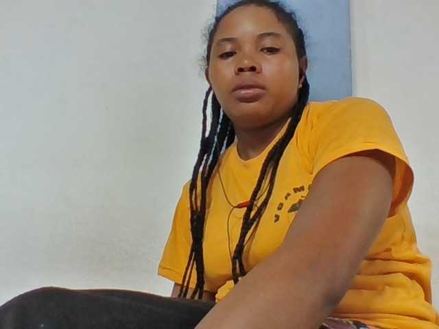 Juliah1a live cam on BongaCams