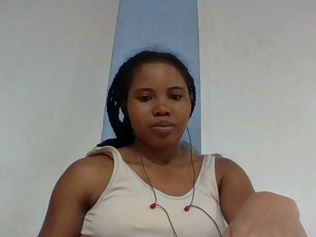 Juliah1a live cam on BongaCams