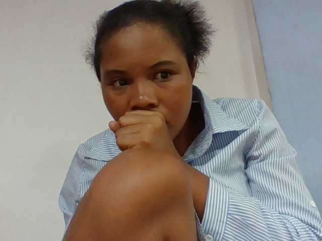 Juliah1a live cam on BongaCams
