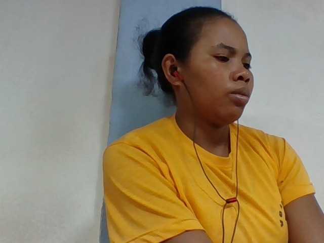 Juliah1a live cam on BongaCams