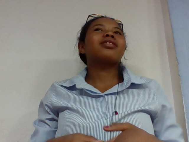 Juliah1a live cam on BongaCams