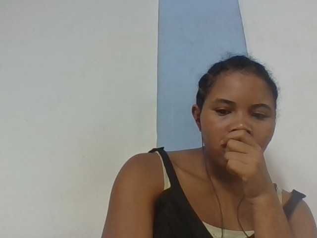 Juliah1a live cam on BongaCams