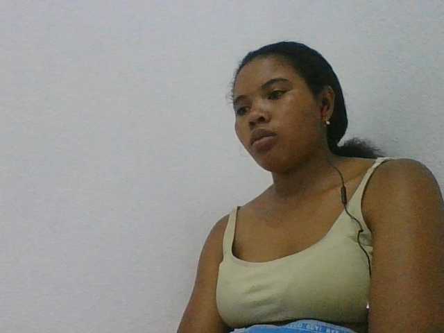 Juliah1a live cam on BongaCams