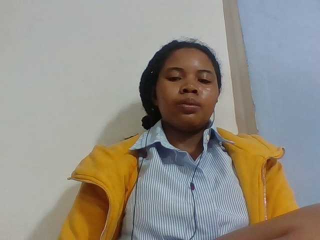 Juliah1a live cam on BongaCams