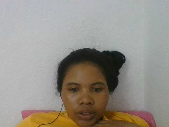 Juliah1a live cam on BongaCams